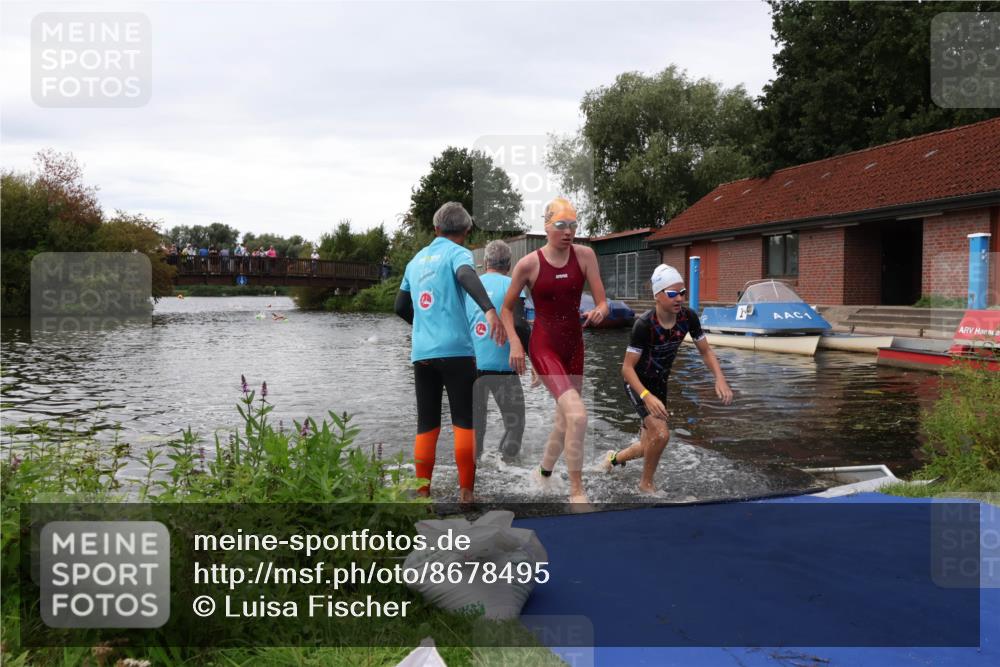 31.08.2025 - Elbe Triathlon Hamburg Luisa Fischer http://msf.ph/oto/8678495 31.08.2025 12:21:46 Schwimmen 1650, 1662 meine-sportfotos.de