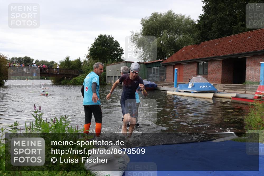 31.08.2025 - Elbe Triathlon Hamburg Luisa Fischer http://msf.ph/oto/8678509 31.08.2025 12:22:02 Schwimmen 1651 meine-sportfotos.de
