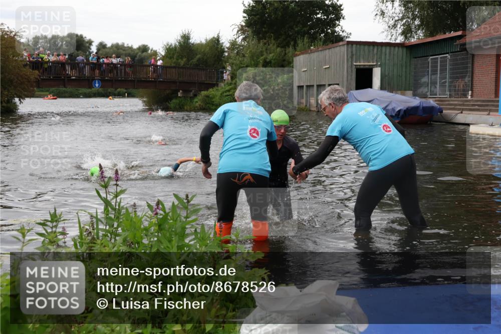 31.08.2025 - Elbe Triathlon Hamburg Luisa Fischer http://msf.ph/oto/8678526 31.08.2025 12:22:16 Schwimmen 1634, 1649, 1657 meine-sportfotos.de