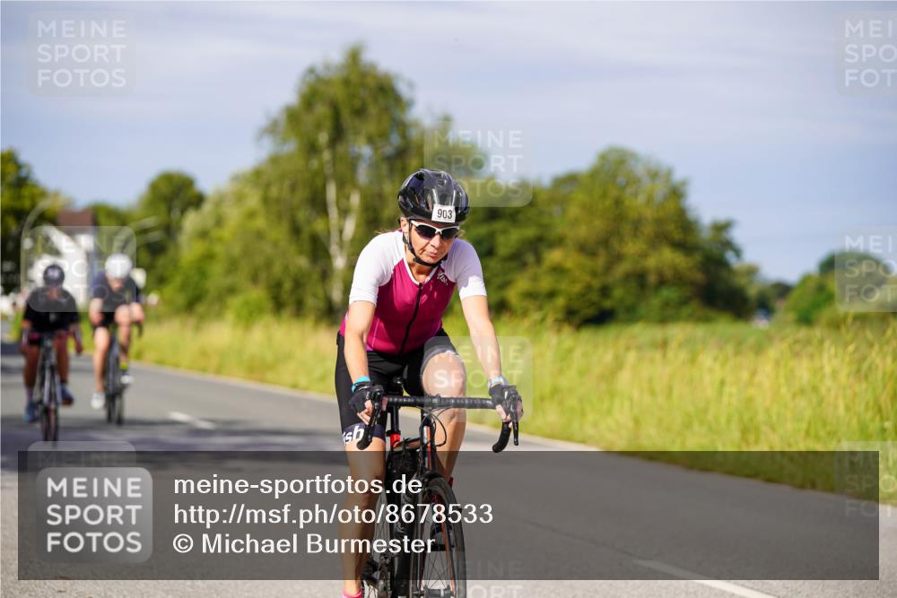 31.08.2025 - Elbe Triathlon Hamburg Michael Burmester http://msf.ph/oto/8678533 31.08.2025 10:35:40 Radfahren 777, 803, 903, 986, 1023, 1036, 1101, 1156, 1228 meine-sportfotos.de
