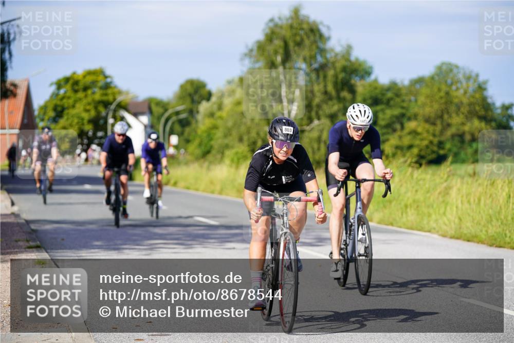 31.08.2025 - Elbe Triathlon Hamburg Michael Burmester http://msf.ph/oto/8678544 31.08.2025 10:35:41 Radfahren 777, 803, 903, 986, 1023, 1036, 1101, 1156, 1228 meine-sportfotos.de