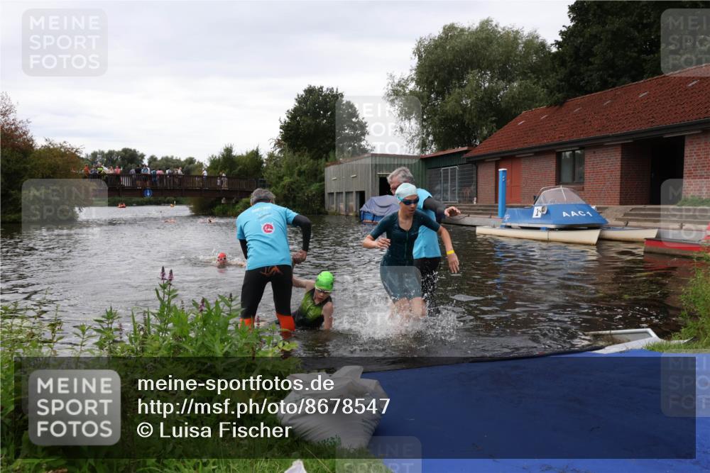 31.08.2025 - Elbe Triathlon Hamburg Luisa Fischer http://msf.ph/oto/8678547 31.08.2025 12:22:22 Schwimmen 1634, 1649, 1656, 1657 meine-sportfotos.de
