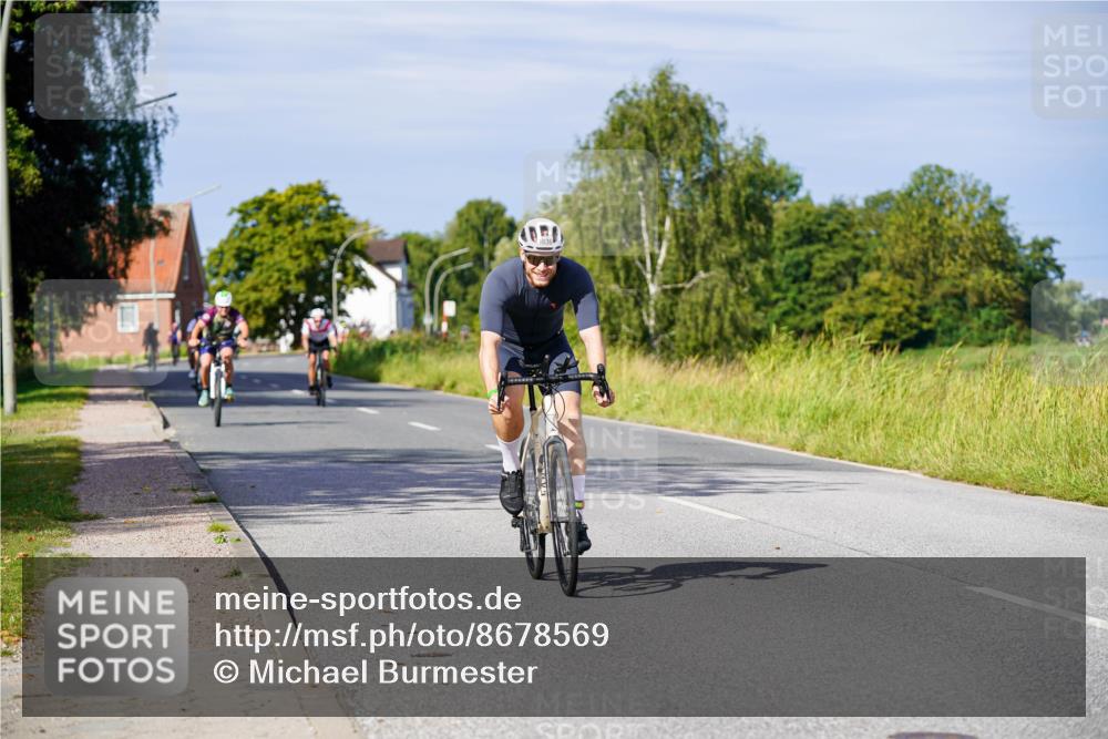 31.08.2025 - Elbe Triathlon Hamburg Michael Burmester http://msf.ph/oto/8678569 31.08.2025 10:35:47 Radfahren 921, 930, 1036, 1064, 1186, 1228, 1237 meine-sportfotos.de