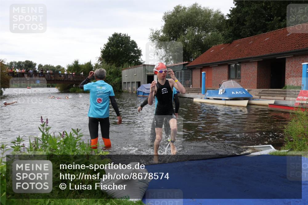 31.08.2025 - Elbe Triathlon Hamburg Luisa Fischer http://msf.ph/oto/8678574 31.08.2025 12:22:32 Schwimmen 1656 meine-sportfotos.de