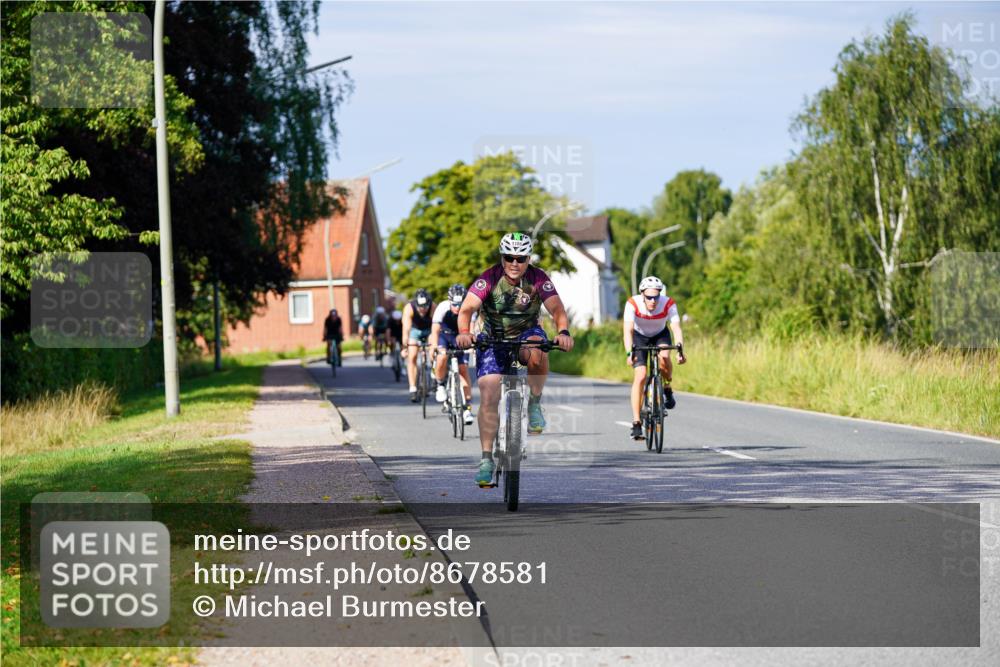 31.08.2025 - Elbe Triathlon Hamburg Michael Burmester http://msf.ph/oto/8678581 31.08.2025 10:35:49 Radfahren 921, 930, 1005, 1036, 1064, 1186, 1237 meine-sportfotos.de