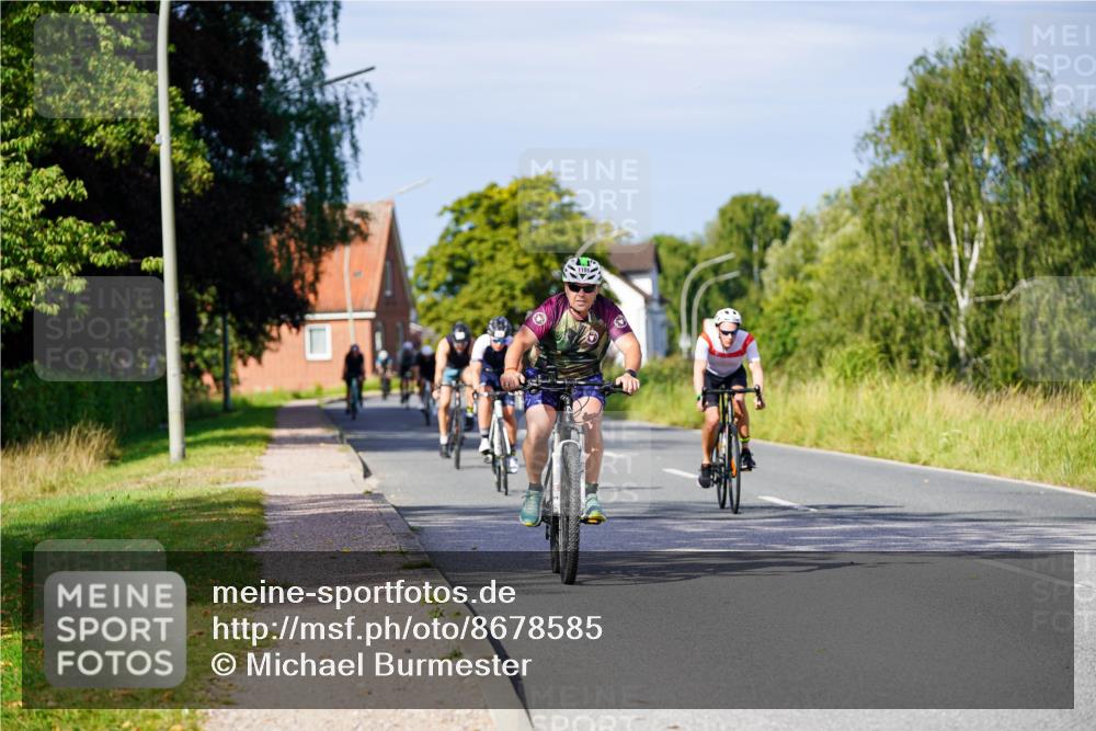 31.08.2025 - Elbe Triathlon Hamburg Michael Burmester http://msf.ph/oto/8678585 31.08.2025 10:35:49 Radfahren 921, 930, 1005, 1036, 1064, 1186, 1237 meine-sportfotos.de