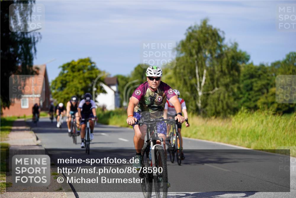 31.08.2025 - Elbe Triathlon Hamburg Michael Burmester http://msf.ph/oto/8678590 31.08.2025 10:35:50 Radfahren 921, 930, 1005, 1036, 1064, 1186, 1237 meine-sportfotos.de