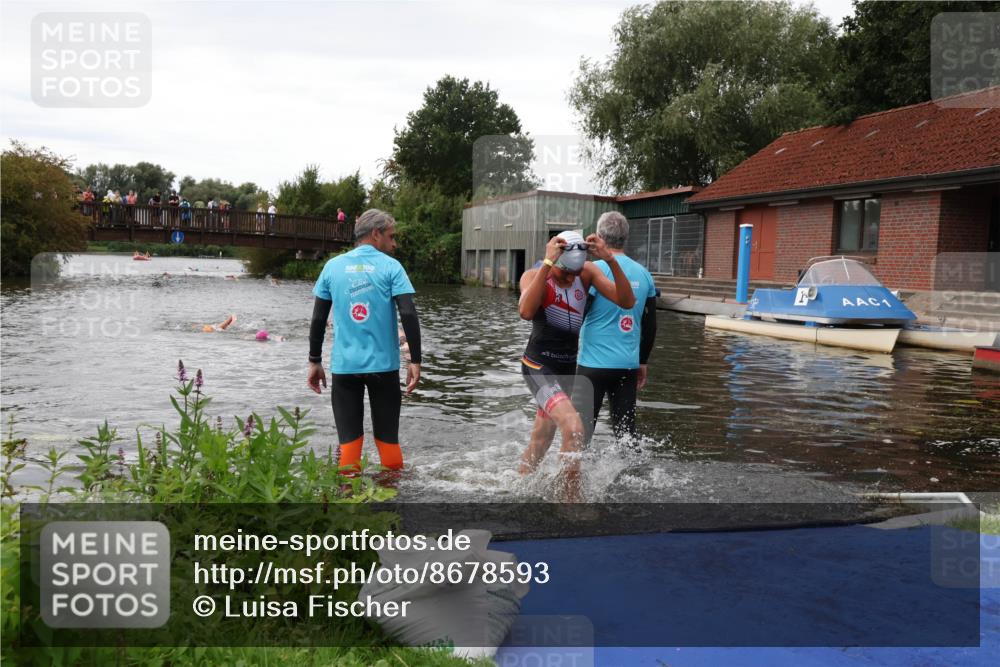 31.08.2025 - Elbe Triathlon Hamburg Luisa Fischer http://msf.ph/oto/8678593 31.08.2025 12:22:49 Schwimmen 1644 meine-sportfotos.de