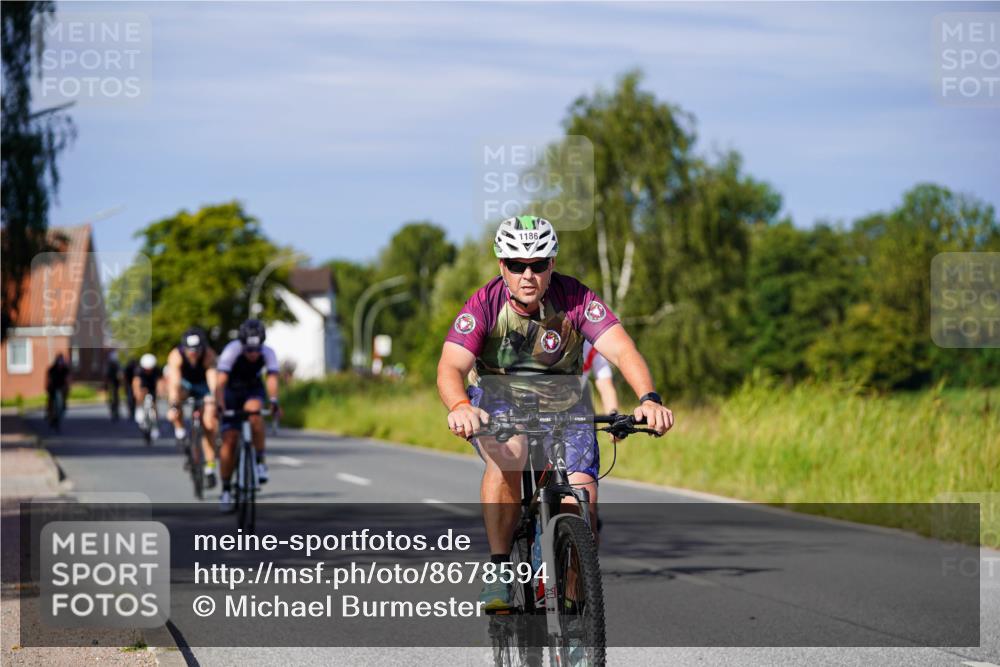 31.08.2025 - Elbe Triathlon Hamburg Michael Burmester http://msf.ph/oto/8678594 31.08.2025 10:35:50 Radfahren 921, 930, 1005, 1036, 1064, 1186, 1237 meine-sportfotos.de