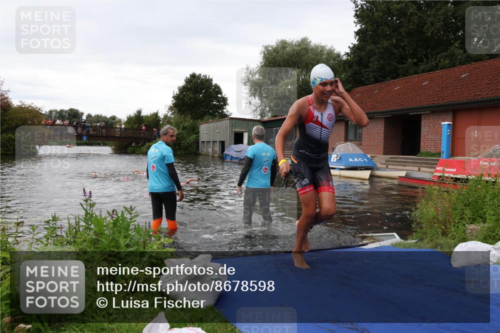 31.08.2025 - Elbe Triathlon Hamburg Luisa Fischer http://msf.ph/oto/8678598 31.08.2025 12:22:50 Schwimmen 1637, 1644 meine-sportfotos.de