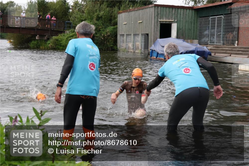 31.08.2025 - Elbe Triathlon Hamburg Luisa Fischer http://msf.ph/oto/8678610 31.08.2025 12:22:57 Schwimmen 1637, 1640, 1647, 1658 meine-sportfotos.de