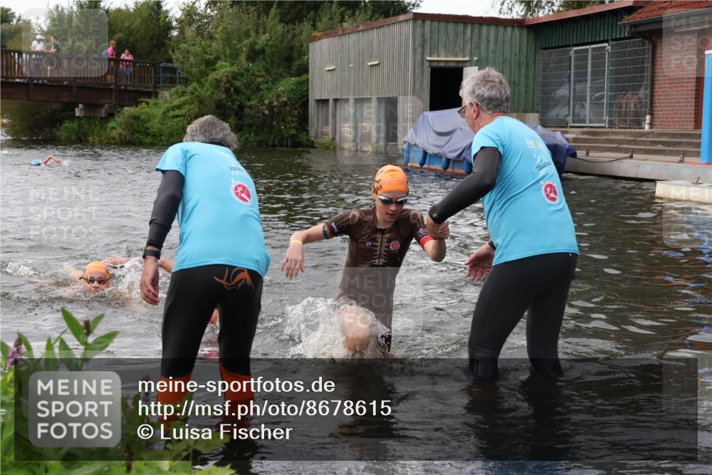 31.08.2025 - Elbe Triathlon Hamburg Luisa Fischer http://msf.ph/oto/8678615 31.08.2025 12:22:58 Schwimmen 1637, 1640, 1647, 1658 meine-sportfotos.de