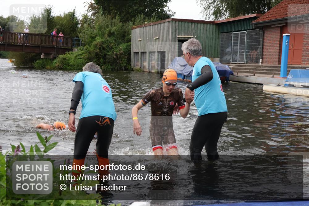 31.08.2025 - Elbe Triathlon Hamburg Luisa Fischer http://msf.ph/oto/8678616 31.08.2025 12:22:58 Schwimmen 1637, 1640, 1647, 1658 meine-sportfotos.de