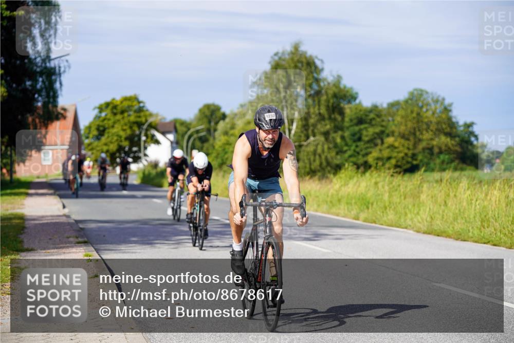 31.08.2025 - Elbe Triathlon Hamburg Michael Burmester http://msf.ph/oto/8678617 31.08.2025 10:35:53 Radfahren 911, 921, 923, 930, 1005, 1064, 1125, 1186, 1229, 1237 meine-sportfotos.de