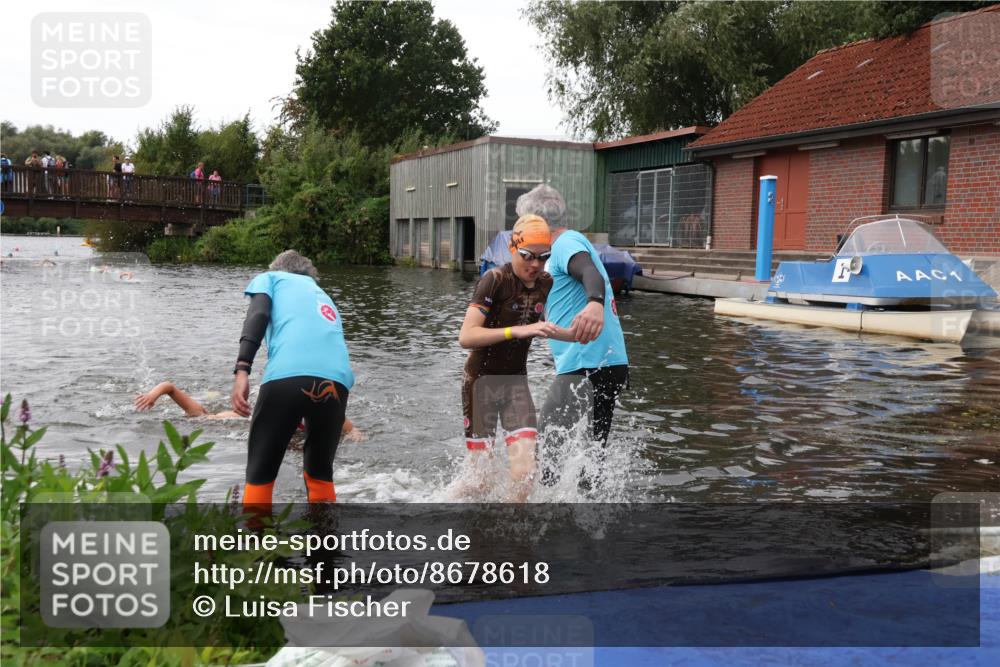 31.08.2025 - Elbe Triathlon Hamburg Luisa Fischer http://msf.ph/oto/8678618 31.08.2025 12:22:59 Schwimmen 1637, 1640, 1647, 1658 meine-sportfotos.de