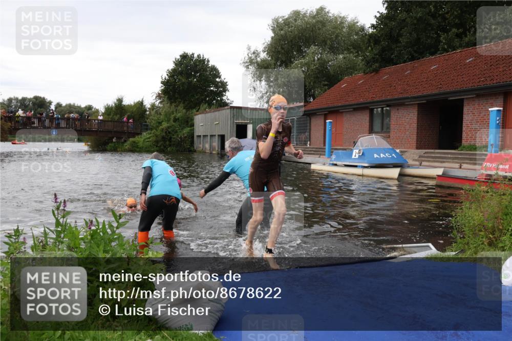 31.08.2025 - Elbe Triathlon Hamburg Luisa Fischer http://msf.ph/oto/8678622 31.08.2025 12:22:59 Schwimmen 1637, 1640, 1647, 1658 meine-sportfotos.de