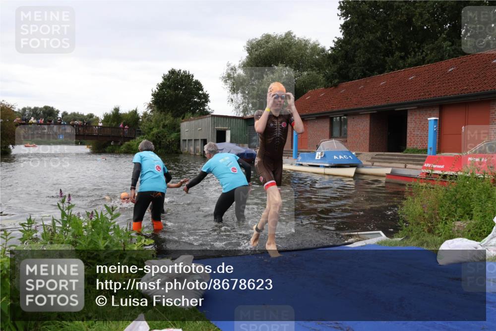 31.08.2025 - Elbe Triathlon Hamburg Luisa Fischer http://msf.ph/oto/8678623 31.08.2025 12:23:00 Schwimmen 1637, 1640, 1647, 1658 meine-sportfotos.de