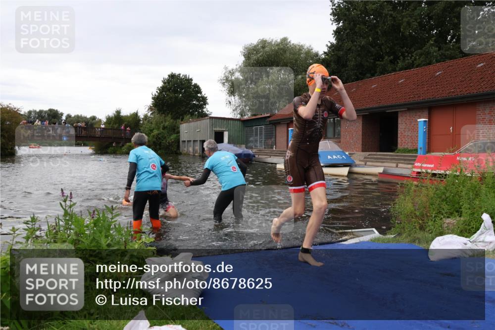 31.08.2025 - Elbe Triathlon Hamburg Luisa Fischer http://msf.ph/oto/8678625 31.08.2025 12:23:00 Schwimmen 1637, 1640, 1647, 1658 meine-sportfotos.de