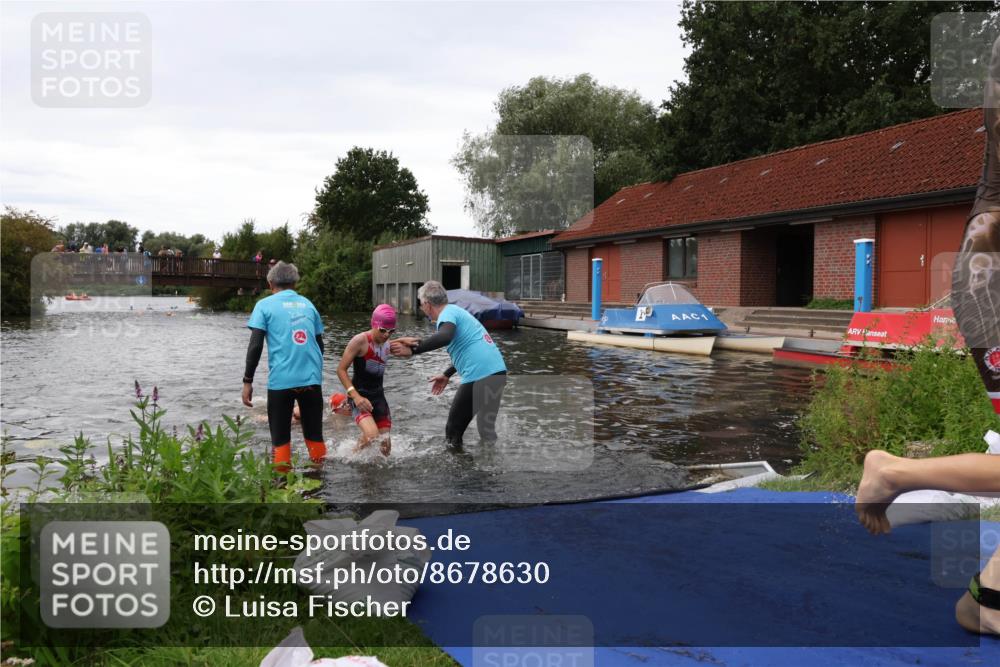 31.08.2025 - Elbe Triathlon Hamburg Luisa Fischer http://msf.ph/oto/8678630 31.08.2025 12:23:01 Schwimmen 1637, 1640, 1647, 1658 meine-sportfotos.de