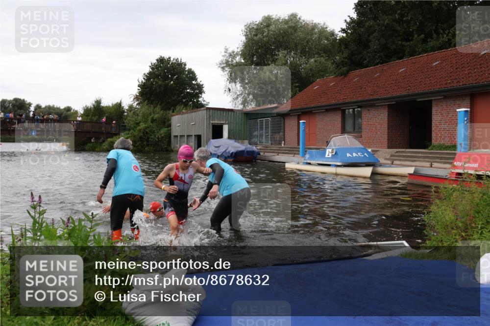 31.08.2025 - Elbe Triathlon Hamburg Luisa Fischer http://msf.ph/oto/8678632 31.08.2025 12:23:01 Schwimmen 1637, 1640, 1647, 1658 meine-sportfotos.de