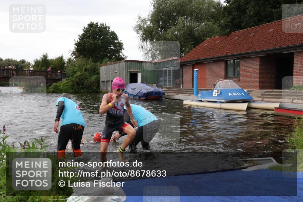31.08.2025 - Elbe Triathlon Hamburg Luisa Fischer http://msf.ph/oto/8678633 31.08.2025 12:23:01 Schwimmen 1637, 1640, 1647, 1658 meine-sportfotos.de