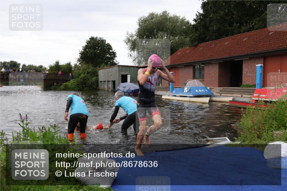 31.08.2025 - Elbe Triathlon Hamburg Luisa Fischer http://msf.ph/oto/8678636 31.08.2025 12:23:02 Schwimmen 1637, 1640, 1647, 1658 meine-sportfotos.de