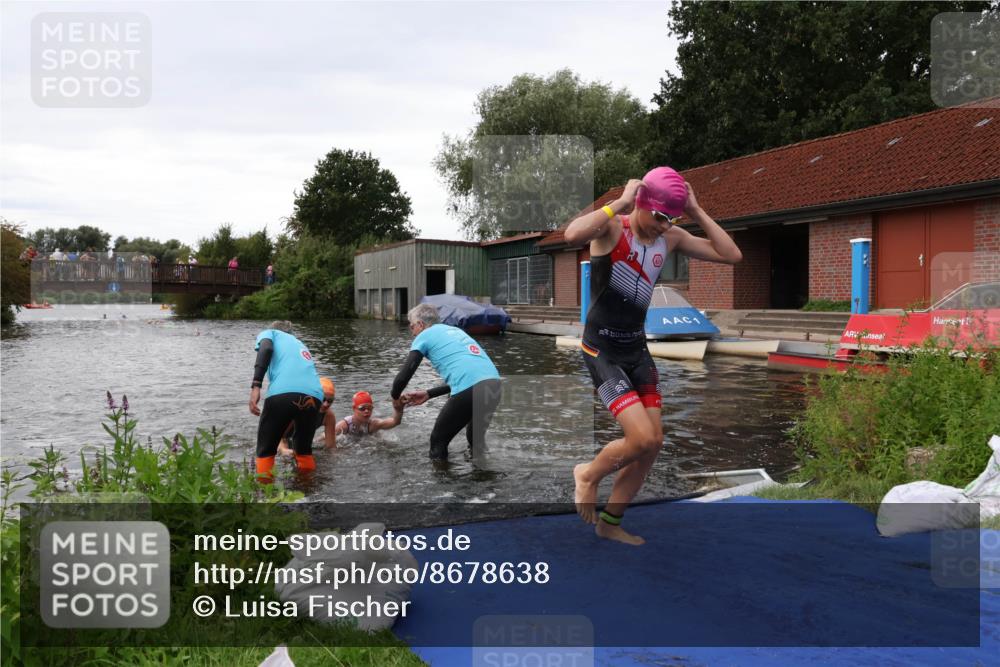 31.08.2025 - Elbe Triathlon Hamburg Luisa Fischer http://msf.ph/oto/8678638 31.08.2025 12:23:02 Schwimmen 1637, 1640, 1647, 1658 meine-sportfotos.de