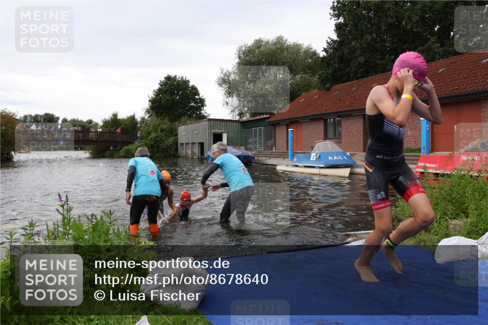 31.08.2025 - Elbe Triathlon Hamburg Luisa Fischer http://msf.ph/oto/8678640 31.08.2025 12:23:03 Schwimmen 1637, 1640, 1647, 1658 meine-sportfotos.de