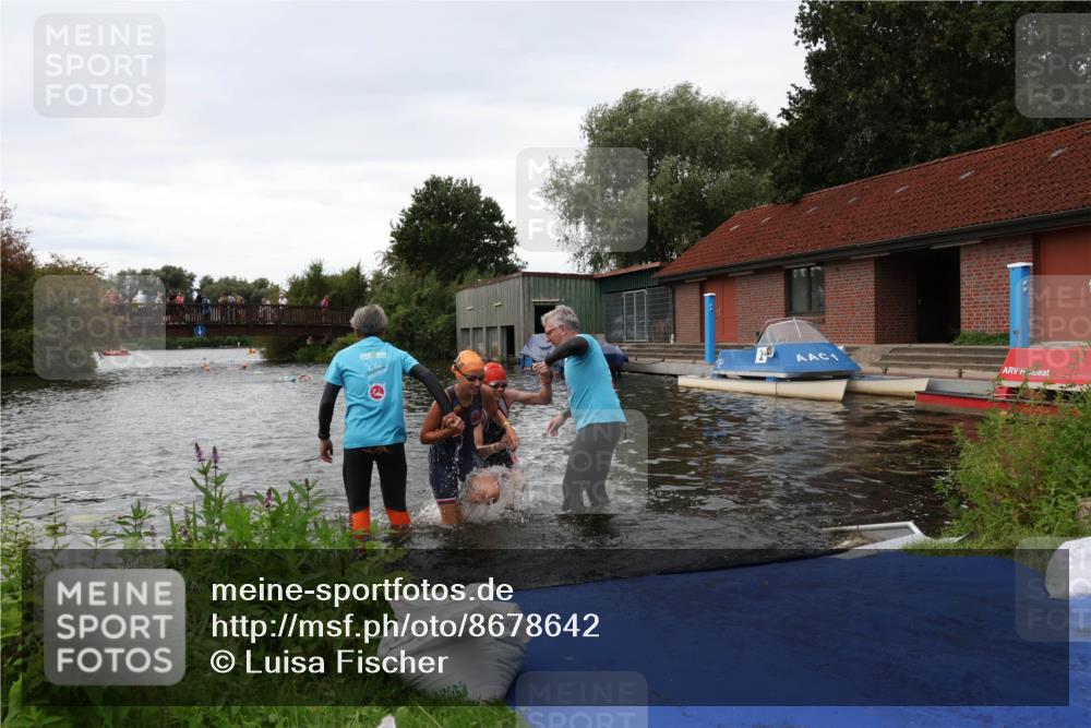 31.08.2025 - Elbe Triathlon Hamburg Luisa Fischer http://msf.ph/oto/8678642 31.08.2025 12:23:03 Schwimmen 1637, 1640, 1647, 1658 meine-sportfotos.de