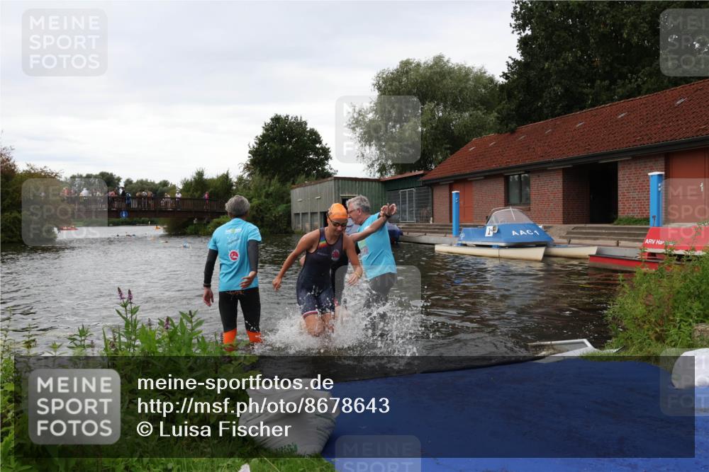 31.08.2025 - Elbe Triathlon Hamburg Luisa Fischer http://msf.ph/oto/8678643 31.08.2025 12:23:04 Schwimmen 1637, 1640, 1647, 1658 meine-sportfotos.de