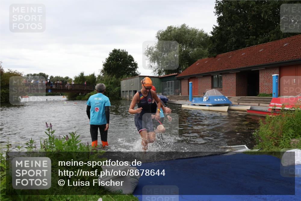 31.08.2025 - Elbe Triathlon Hamburg Luisa Fischer http://msf.ph/oto/8678644 31.08.2025 12:23:04 Schwimmen 1637, 1640, 1647, 1658 meine-sportfotos.de
