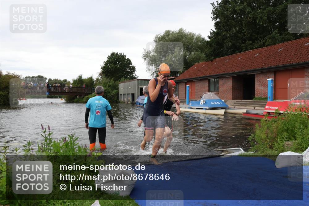 31.08.2025 - Elbe Triathlon Hamburg Luisa Fischer http://msf.ph/oto/8678646 31.08.2025 12:23:04 Schwimmen 1637, 1640, 1647, 1658 meine-sportfotos.de