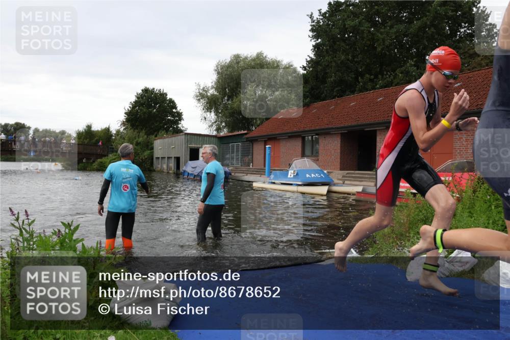 31.08.2025 - Elbe Triathlon Hamburg Luisa Fischer http://msf.ph/oto/8678652 31.08.2025 12:23:05 Schwimmen 1640, 1647, 1658 meine-sportfotos.de