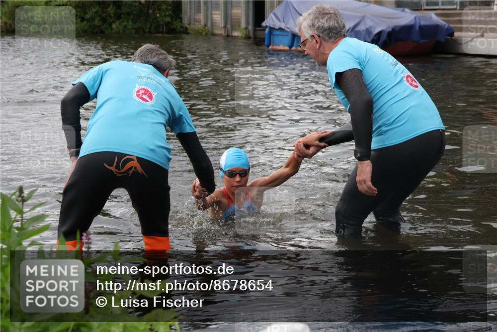 31.08.2025 - Elbe Triathlon Hamburg Luisa Fischer http://msf.ph/oto/8678654 31.08.2025 12:23:30 Schwimmen 1652 meine-sportfotos.de