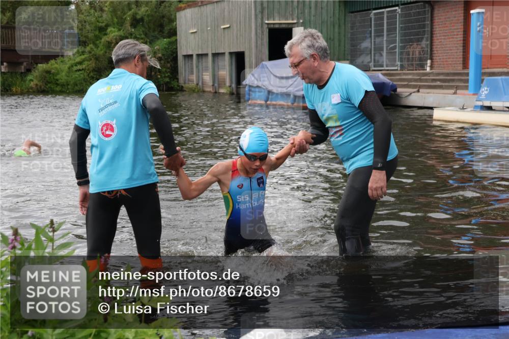 31.08.2025 - Elbe Triathlon Hamburg Luisa Fischer http://msf.ph/oto/8678659 31.08.2025 12:23:31 Schwimmen 1652 meine-sportfotos.de