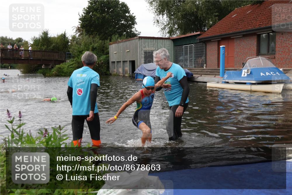 31.08.2025 - Elbe Triathlon Hamburg Luisa Fischer http://msf.ph/oto/8678663 31.08.2025 12:23:32 Schwimmen 1652 meine-sportfotos.de