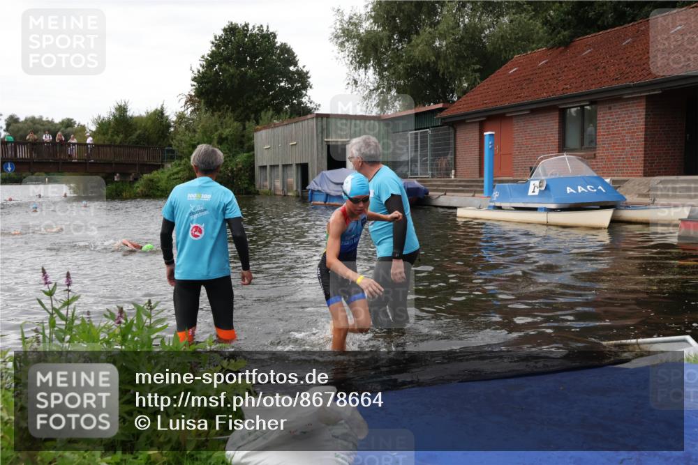 31.08.2025 - Elbe Triathlon Hamburg Luisa Fischer http://msf.ph/oto/8678664 31.08.2025 12:23:32 Schwimmen 1652 meine-sportfotos.de
