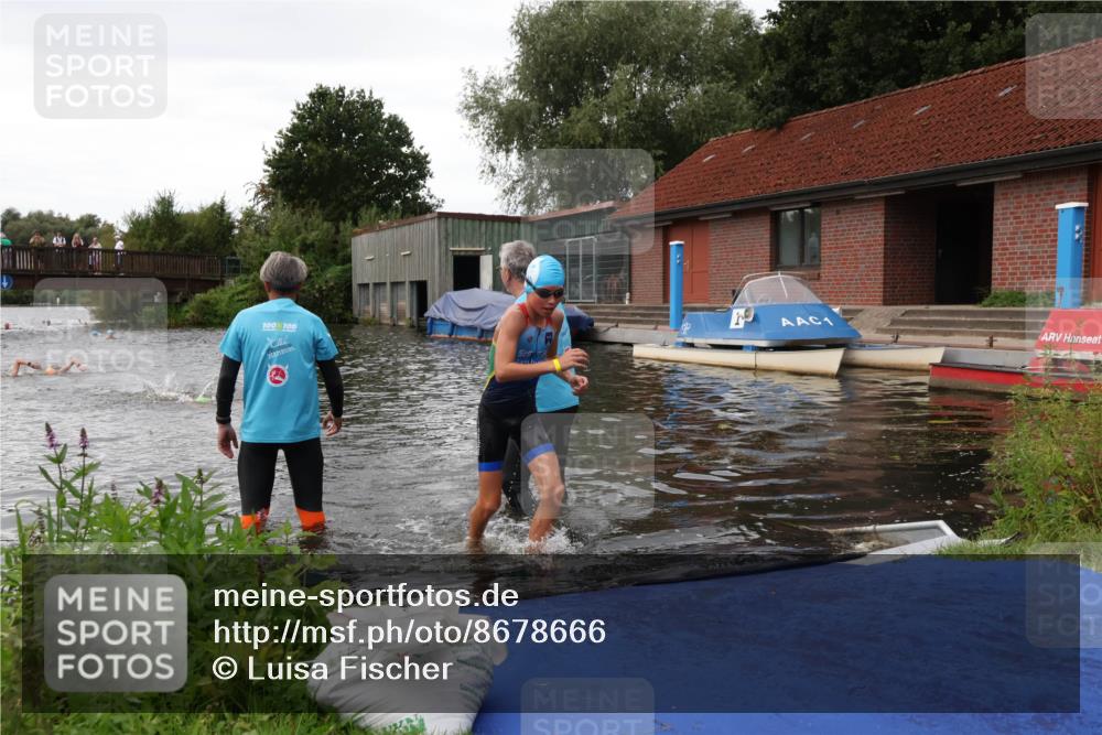 31.08.2025 - Elbe Triathlon Hamburg Luisa Fischer http://msf.ph/oto/8678666 31.08.2025 12:23:33 Schwimmen 1652 meine-sportfotos.de