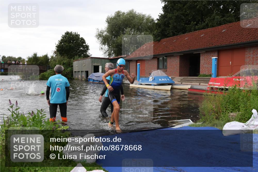 31.08.2025 - Elbe Triathlon Hamburg Luisa Fischer http://msf.ph/oto/8678668 31.08.2025 12:23:33 Schwimmen 1652 meine-sportfotos.de