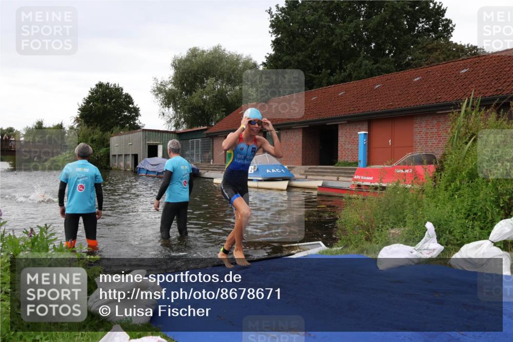 31.08.2025 - Elbe Triathlon Hamburg Luisa Fischer http://msf.ph/oto/8678671 31.08.2025 12:23:34 Schwimmen 1652 meine-sportfotos.de
