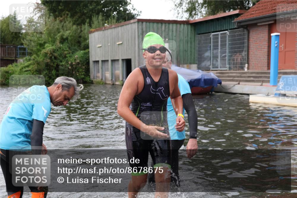 31.08.2025 - Elbe Triathlon Hamburg Luisa Fischer http://msf.ph/oto/8678675 31.08.2025 12:23:44 Schwimmen 1646, 1664 meine-sportfotos.de