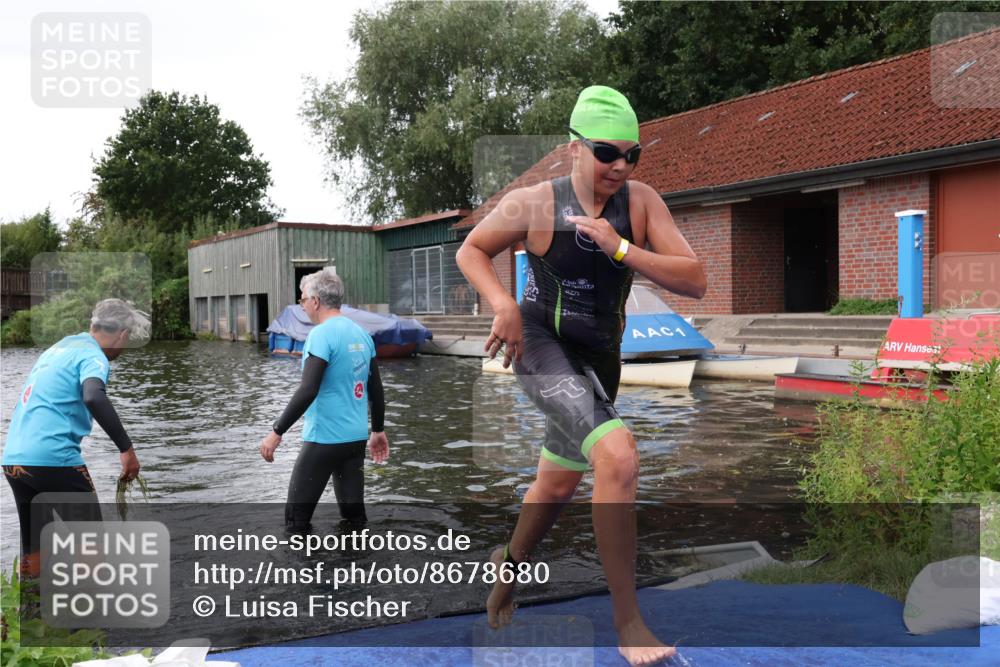 31.08.2025 - Elbe Triathlon Hamburg Luisa Fischer http://msf.ph/oto/8678680 31.08.2025 12:23:45 Schwimmen 1646, 1659, 1664 meine-sportfotos.de