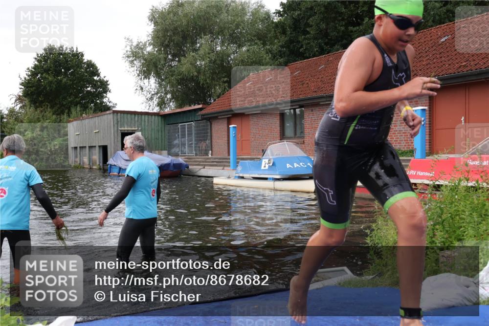 31.08.2025 - Elbe Triathlon Hamburg Luisa Fischer http://msf.ph/oto/8678682 31.08.2025 12:23:46 Schwimmen 1646, 1659, 1664 meine-sportfotos.de