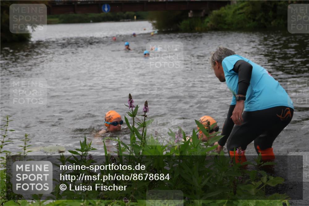 31.08.2025 - Elbe Triathlon Hamburg Luisa Fischer http://msf.ph/oto/8678684 31.08.2025 12:23:49 Schwimmen 1646, 1659, 1664 meine-sportfotos.de