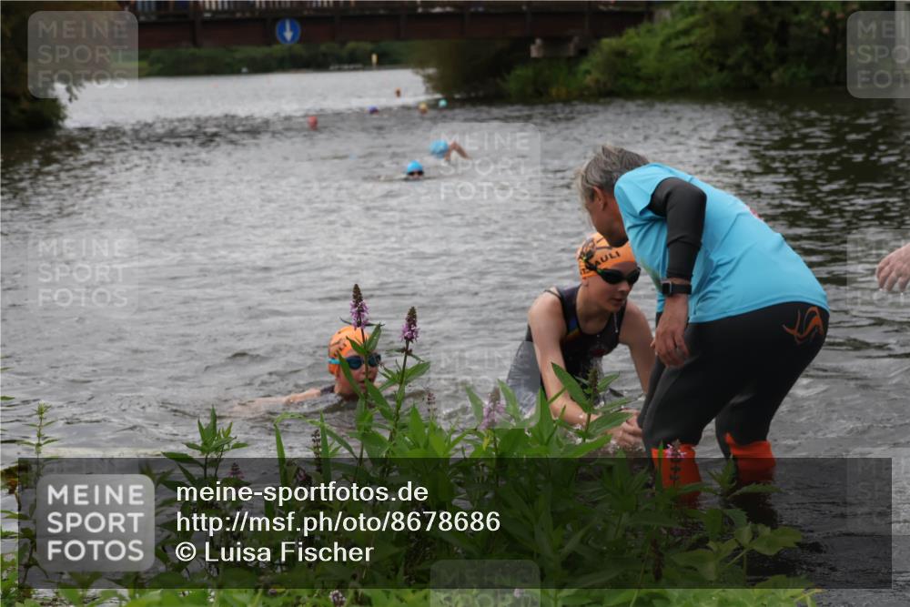 31.08.2025 - Elbe Triathlon Hamburg Luisa Fischer http://msf.ph/oto/8678686 31.08.2025 12:23:50 Schwimmen 1659, 1664 meine-sportfotos.de