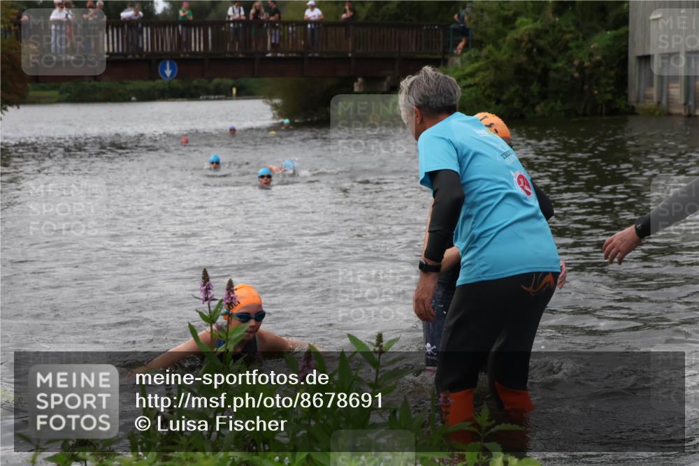 31.08.2025 - Elbe Triathlon Hamburg Luisa Fischer http://msf.ph/oto/8678691 31.08.2025 12:23:51 Schwimmen 1659, 1664 meine-sportfotos.de