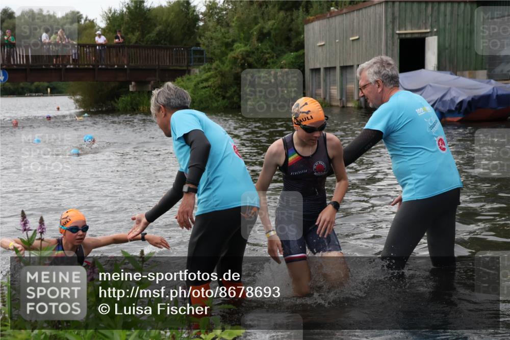 31.08.2025 - Elbe Triathlon Hamburg Luisa Fischer http://msf.ph/oto/8678693 31.08.2025 12:23:51 Schwimmen 1659, 1664 meine-sportfotos.de