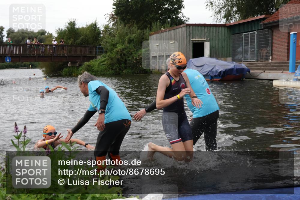 31.08.2025 - Elbe Triathlon Hamburg Luisa Fischer http://msf.ph/oto/8678695 31.08.2025 12:23:52 Schwimmen 1659, 1664 meine-sportfotos.de