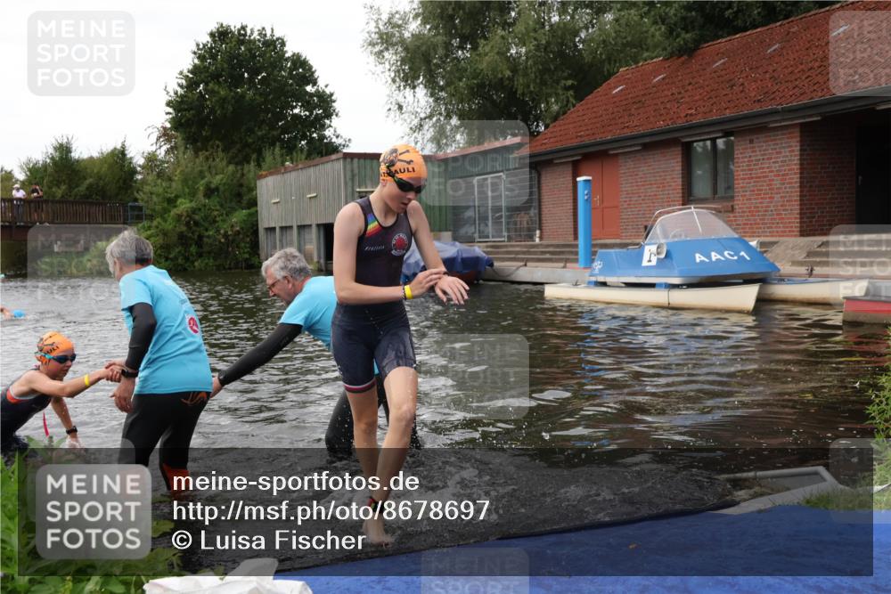 31.08.2025 - Elbe Triathlon Hamburg Luisa Fischer http://msf.ph/oto/8678697 31.08.2025 12:23:52 Schwimmen 1659, 1664 meine-sportfotos.de