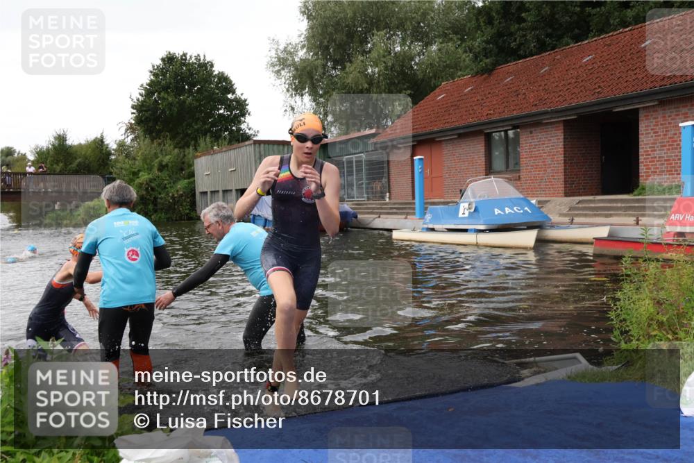 31.08.2025 - Elbe Triathlon Hamburg Luisa Fischer http://msf.ph/oto/8678701 31.08.2025 12:23:53 Schwimmen 1659, 1664 meine-sportfotos.de